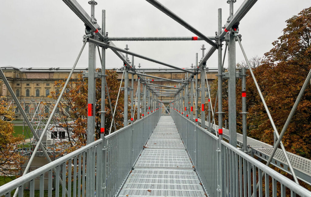 1_Montage-Gerüstbrücke-(3)